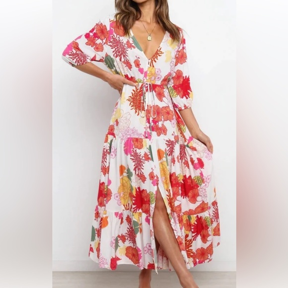 Petal & Pup Red and Cream Floral Maxi/Midi Dress US6
Cottagecore - Picture 14 of 14